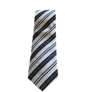 Italian Designer Silk Grey Striped Jacquard Tie Quiet Luxury Formal 61 In x 4 In